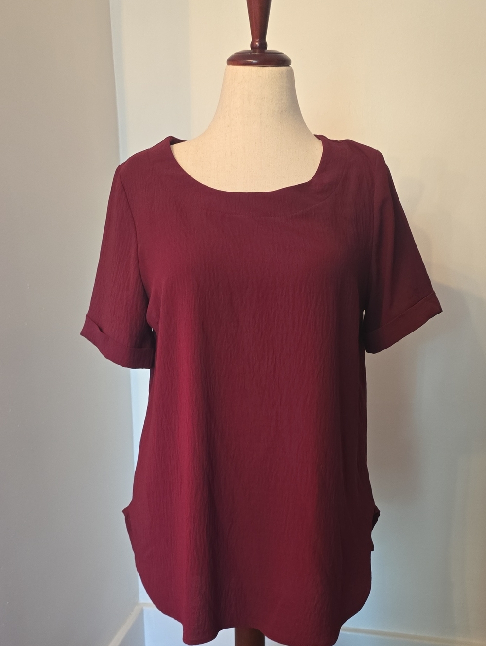 Women’s Short Sleeve Scoop Neck Tunic Top - Burgundy